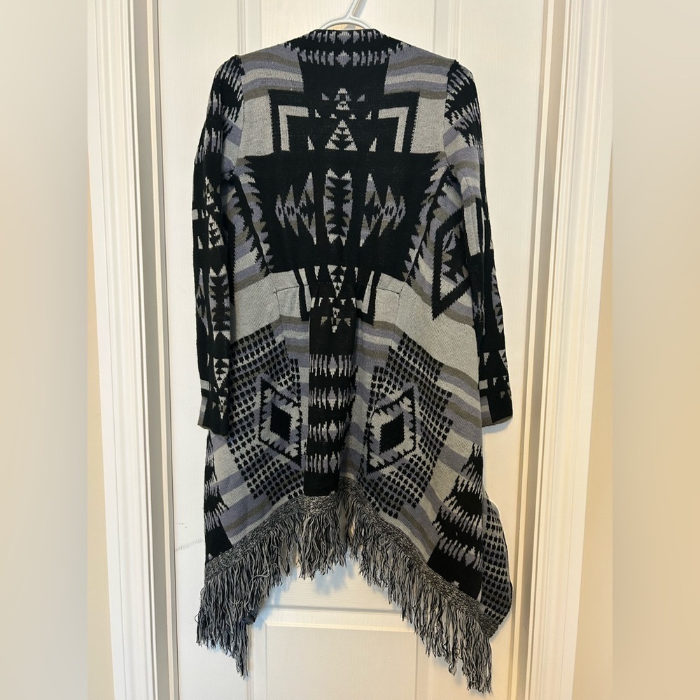 Black and Gray Patterned Women's Sweater - Picture 6 of 6